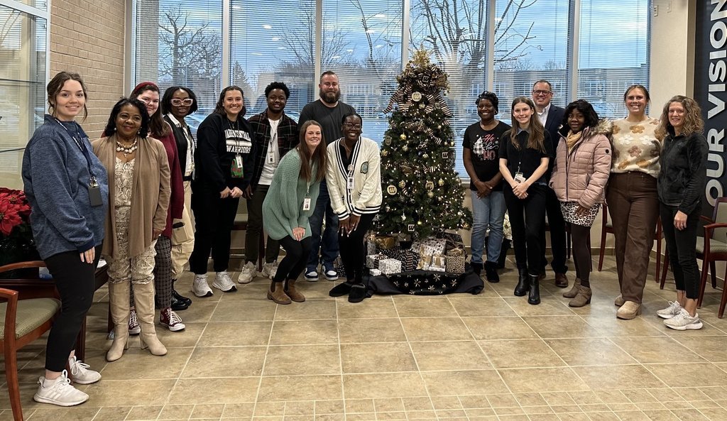 Several first-year ⁦Warren Township teachers joined Superintendent Dr. Hanson for a breakfast meeting this morning. Inspired by their passion and advocacy for our students! 🌟 #WarrenWill Invest in People #ShareYourJoY!