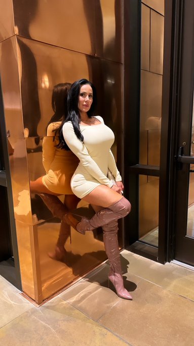 Happy #HumpDay https://t.co/877Kbt7ir4<a href="/tag/humpday"class="tags">#HumpDay</a>