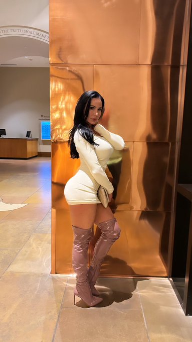 Happy #HumpDay https://t.co/877Kbt7ir4<a href="/tag/humpday"class="tags">#HumpDay</a>