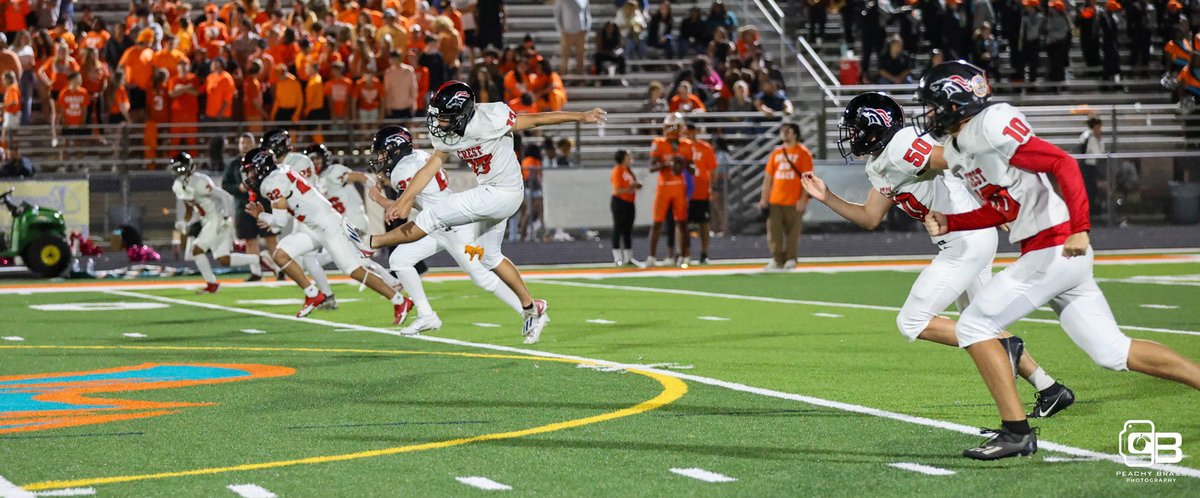 Strawberry Crest vs. Plant City #football #sportsphotography #sportsphotographer #gametime #footballplayer #peachybrassstudios #footballseason #football #fridaynightlights #strawberrycrest #footballphotography @Crest_HSFB⁩ ⁦@TheSCHSChargers⁩ ⁦@athletics_schs⁩