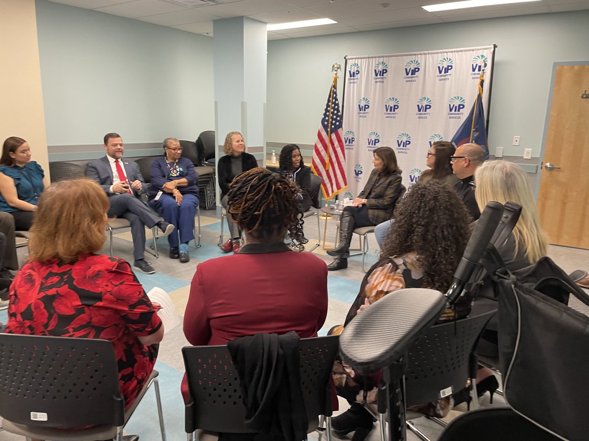 vipcservices's tweet photo. Excited to share Gov. Hochul's visit to our Bronx HQ for a roundtable with mental health providers and patients, followed by a Q&A in our OTP clinic. She announced a major expansion of mental health and addiction services statewide. #MentalHealth #GovHochul #VIPcares https://t.co/iunZwp9LUV
