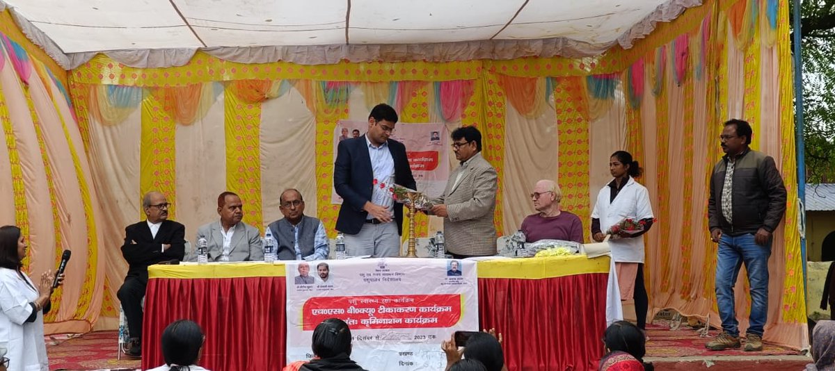Vinod Duhan (@vinodduhan_ias) on Twitter photo Inaugurated HSBQ vaccination programme in Gaya under Animal Husbandry Directorate. This vaccination will prevent the cattle against "galghotu" and "langdi" diseases.
<a href="/ahdbihar/">Directorate of Animal Husbandry, Bihar</a>
<a href="/gaya_dm/">District Magistrate, Gaya</a> Inaugurated HSBQ vaccination programme in Gaya under Animal Husbandry Directorate. This vaccination will prevent the cattle against "galghotu" and "langdi" diseases.
<a href="/ahdbihar/">Directorate of Animal Husbandry, Bihar</a>
<a href="/gaya_dm/">District Magistrate, Gaya</a>