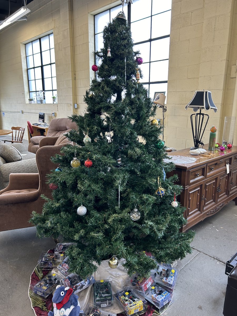 LifebridgeSalem's tweet photo. Oh Christmas trees at our Salem Thrift Shop (47 Canal Street)!
Open Tuesday - Saturday, 10:00 am - 5:00 pm. https://t.co/uJRmdcCVte