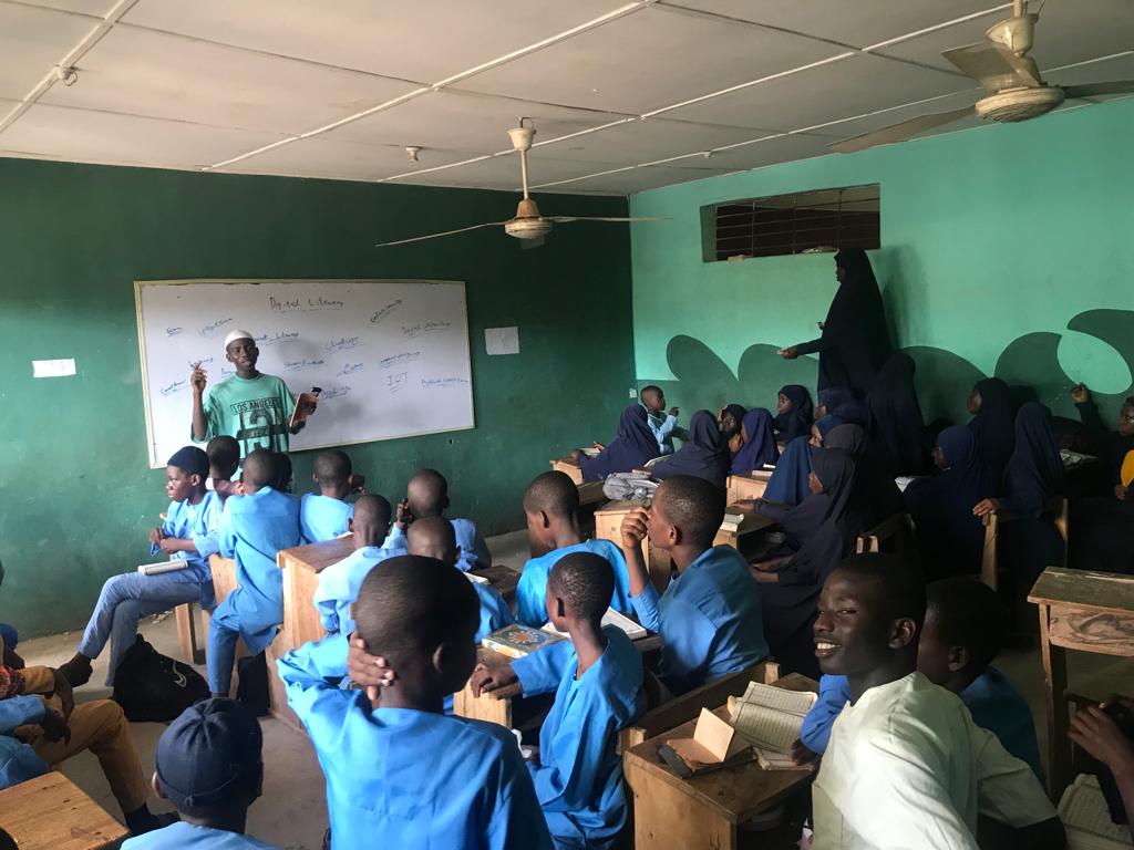 iserhnigeria's tweet photo. Scholar @g_kehfadHalal, a Library and Information Science Student of @UnilorinNGR, lectured 50 students of Alhudah School of Arabic and Quran Memorization Abeokuta on MEDIA LITERACY, as his Capstone Project to graduate from ISERH Undergraduate Studies Class 11
#IUSClass11 https://t.co/GNsqxMXKeQ