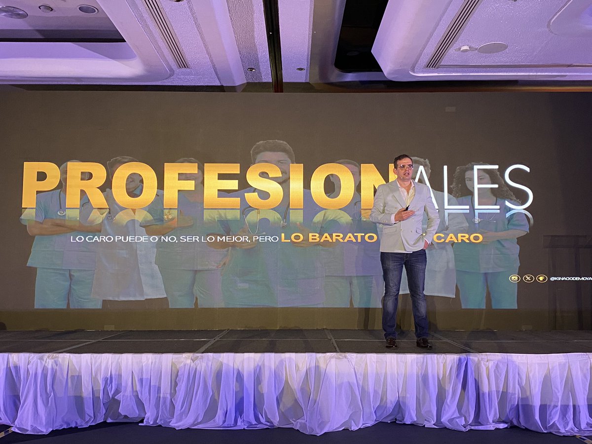 Ya se presenta nuestro socio <a href="/Ignaciodemoya/">Ignacio de Moya 🇪🇸</a> en la #CumbreCancún con su conferencia “Estrategia y mensaje: 10 consejos para no quedar como pendejos.”