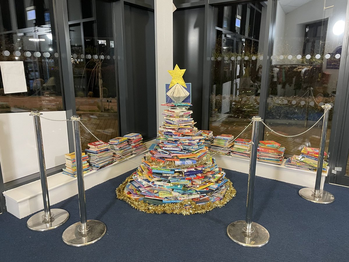 It’s the season of giving and thanks to all of your generosity, we have received enough book donations to create our fabulous Avonwood ‘bookmas’ tree. There’s no better way to celebrate our love of reading!