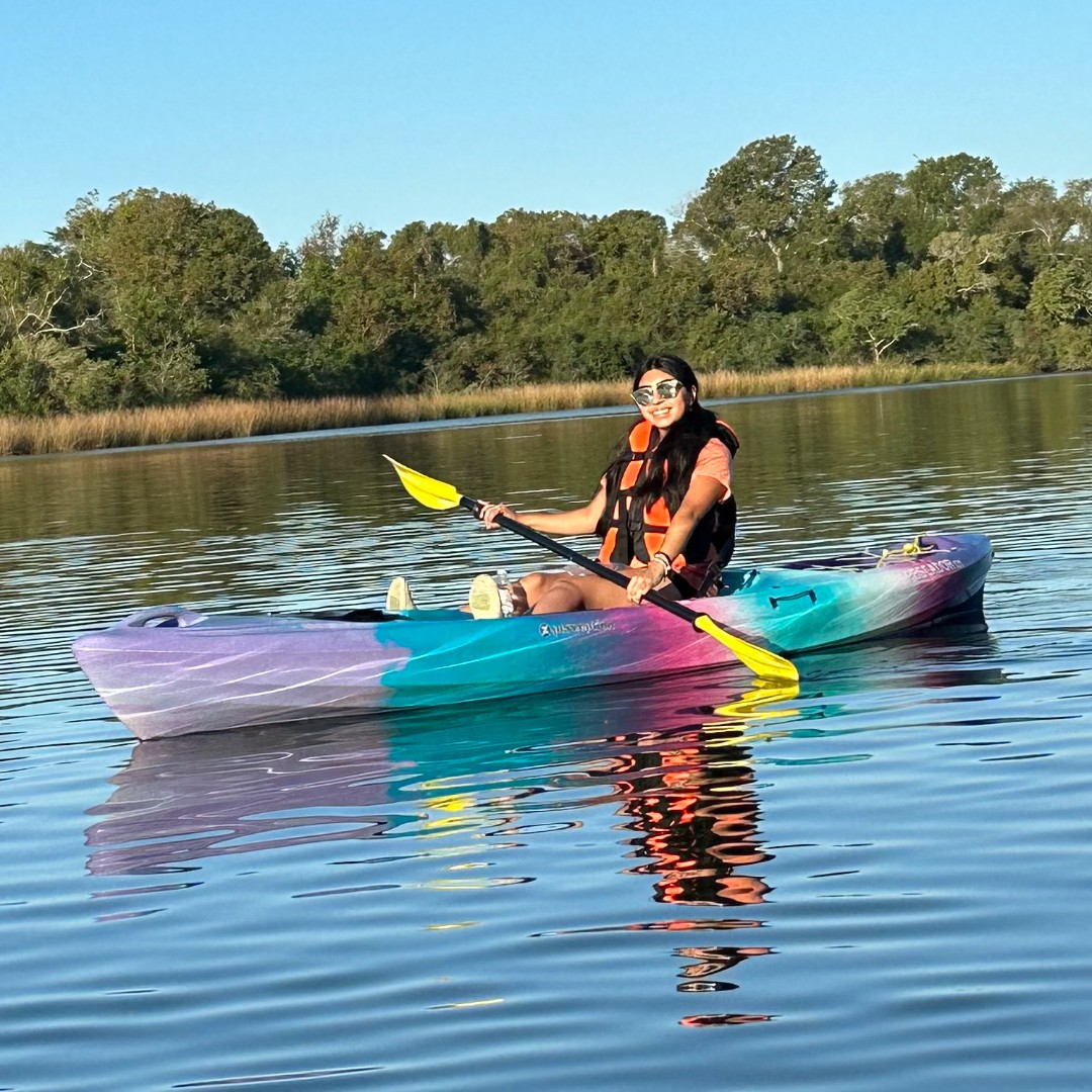 The cold weather did not stop these Spartans from attending their Lee College Environmental Science class field trip! These students toured the Armand Bayou in kayaks to analyze the wildlife and environment that surrounds us! 🛶 #prsquad ✍️ Caris Gray 📷 Jovani Arellano