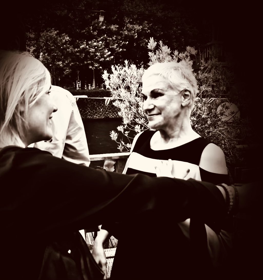 Een mooi lief oprecht geïnteresseerd geestig mens is niet meer. Dag lieve Cilly.