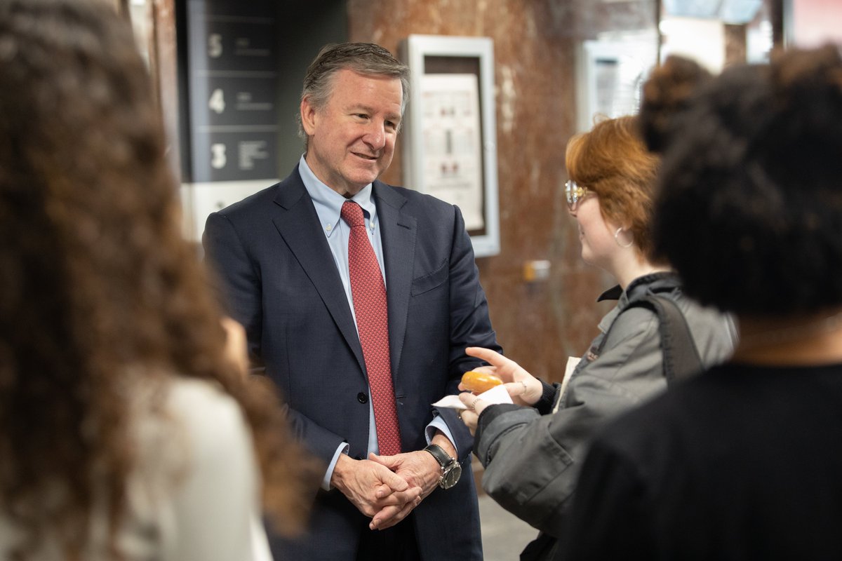PresMcCullough's tweet photo. It was fun to join students for a quick study break today at Strozier Library to share donuts, fruit and conversation. Good luck on finals next week! #GoNoles https://t.co/DOZHUbCAXz