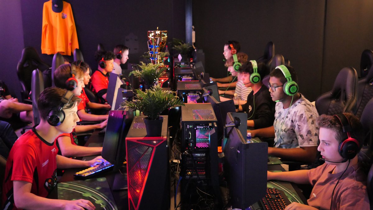 The team at <a href="/GriffithEsports/">Griffith Esports</a> getting it done in the #XPClubs Championships 😤

🥇 XPC Rocket League Champions
🥇 XPC #Valorant Champions
🏆 XPC Championship Trophy Winners

Big shout out to <a href="/ZOWIEBenQANZ/">ZOWIE Esports Australia & New Zealand</a> with all finals players competing on your amazing monitors! 

#VCTOffSeason