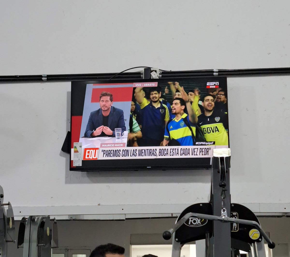 TermitoBostero's tweet photo. En la tele del gimnasio está @Cronopio777 puteando a Macri (como tiene que ser) https://t.co/fsmmDyXNPl