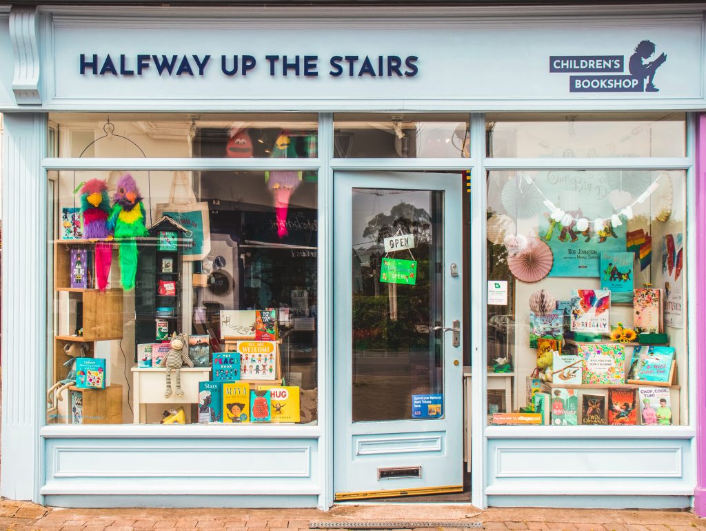Lovely fun segment on @halfwayupthestairs with @olivercallan on  #APIBA @rte. Treise libh,  Trish and team.  Wish we were closer to visit.  Go on our behalf if you're in #Greystones.
