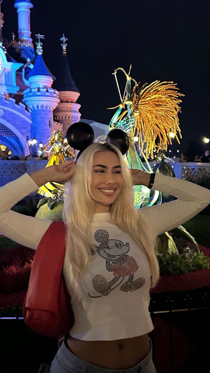 Happy birthday <a href="/estelllexo/">Estelle</a> we luv u 💙