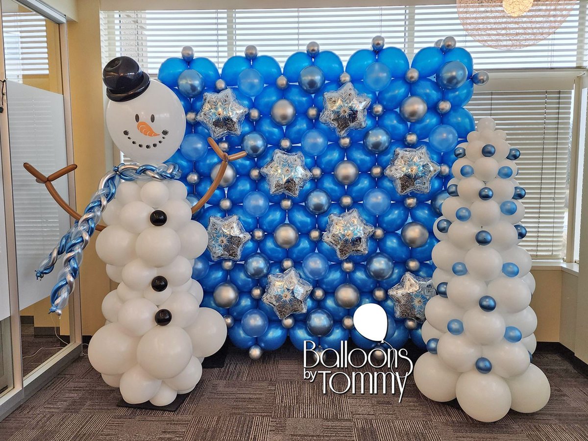 Who is ready for some snow?!

#snowman #winter #snow #holidays #holidaydecor #balloons