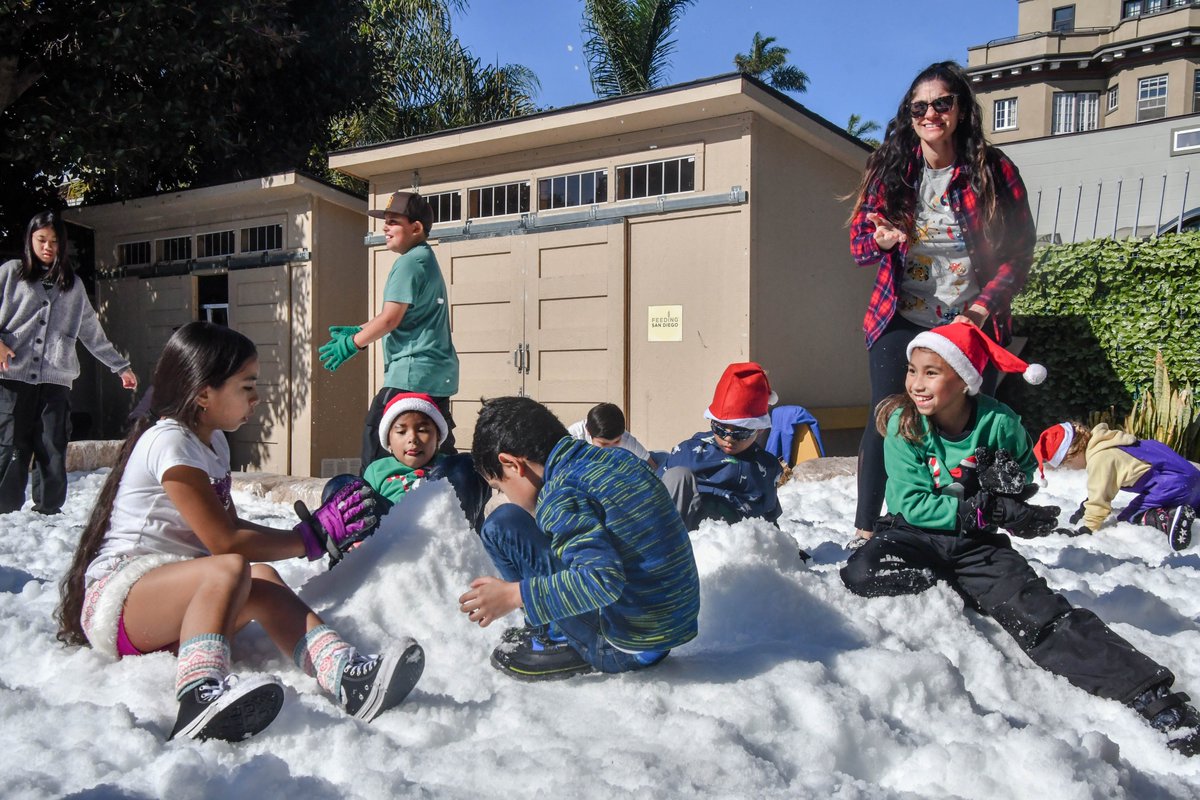 Thank you to <a href="/CBS8/">CBS 8 San Diego</a> and Esmeralda Perez for covering Snowy Wonderland! Check out her story!

cbs8.com/video/news/loc…