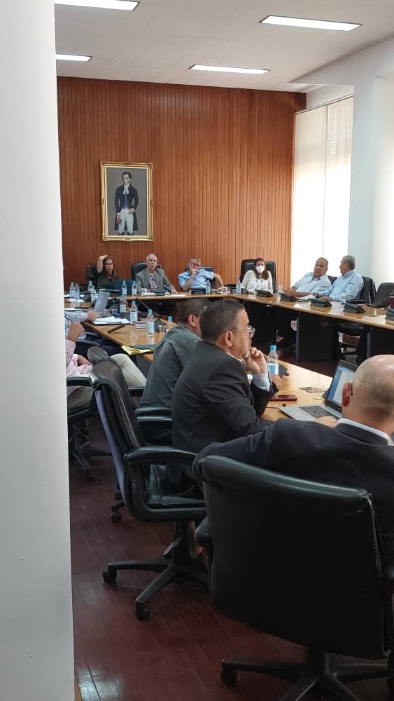 Hoy tuve la oportunidad de hablar ante el Consejo Universitario en nombre de la Escuela de Idiomas Modernos por la situación de nuestra sede. 

Han sido 28 años sin espacios físicos y cada año nuestras condiciones se agravan más, pero hemos hecho lo posible por seguir presentes.