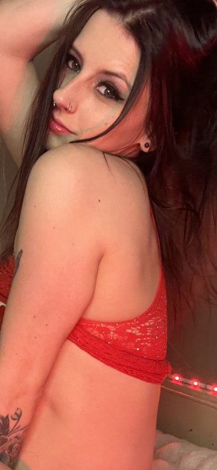 Rip my clothes off already https://t.co/Wr4yRNw9KO