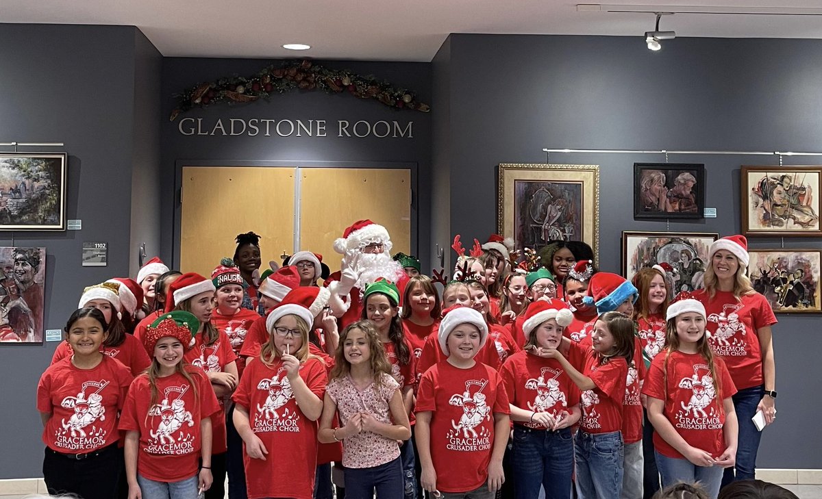The Crusader Choir sang at the Gladstone Community Center Holiday Series last night and had so much fun singing for their families! We are so grateful for performance opportunities boosting their confidence! @GracemorNKC @NKCVocalMusic @NKCSchools @NKCNEA1 @BrianMercerNKC