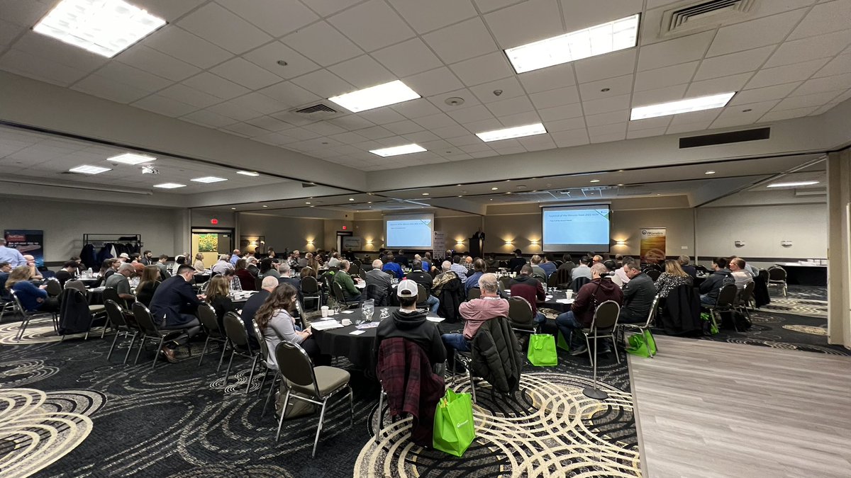 FarmLifeMB's tweet photo. Having a great day with seed growers and seed industry people in Brandon. #SeedLink https://t.co/JHOiDxZs8u