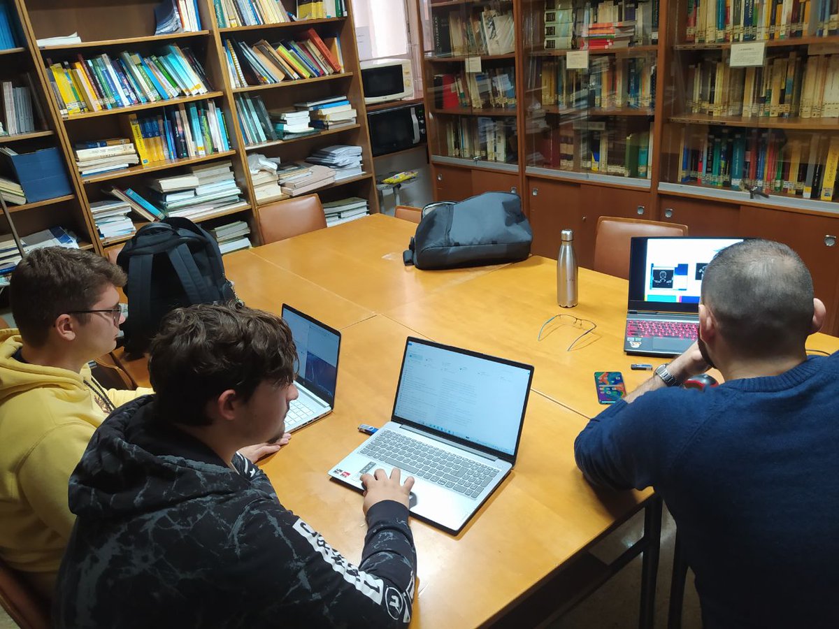 ICampañaLozano (@icampanna) on Twitter photo Esta semana <a href="/FractalBone/">Alejandro Pérez Ramos</a> ha repasado los software de tratamiento de imágenes 3D con unos alumnos de nuestro #CursodeOtoño del <a href="/fguma/">Fundación General UMA #FGUMAcontigo</a>, que se han acercado al departamento de ecología y geología de la <a href="/InfoUMA/">Universidad de Málaga</a>. Esta semana <a href="/FractalBone/">Alejandro Pérez Ramos</a> ha repasado los software de tratamiento de imágenes 3D con unos alumnos de nuestro #CursodeOtoño del <a href="/fguma/">Fundación General UMA #FGUMAcontigo</a>, que se han acercado al departamento de ecología y geología de la <a href="/InfoUMA/">Universidad de Málaga</a>.