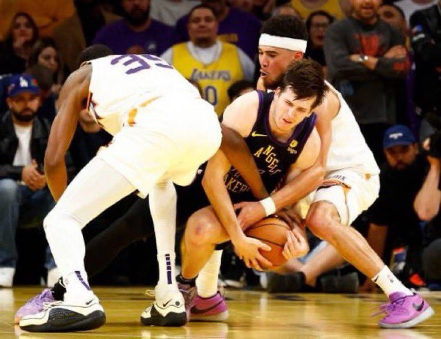 LakersSpin's tweet photo. Now we have the other angle...

Clear possession (while getting mauled)

Yall can stop crying now. https://t.co/7lnq3vWLrx