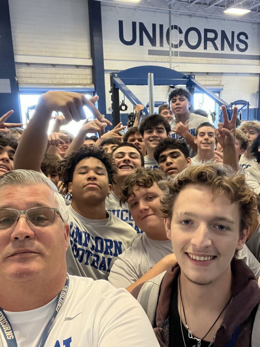 NBUnicornFB's tweet photo. Carter Wiggins back at NB for a visit!!! #Carterstrong https://t.co/ZG1Bx6uVmo