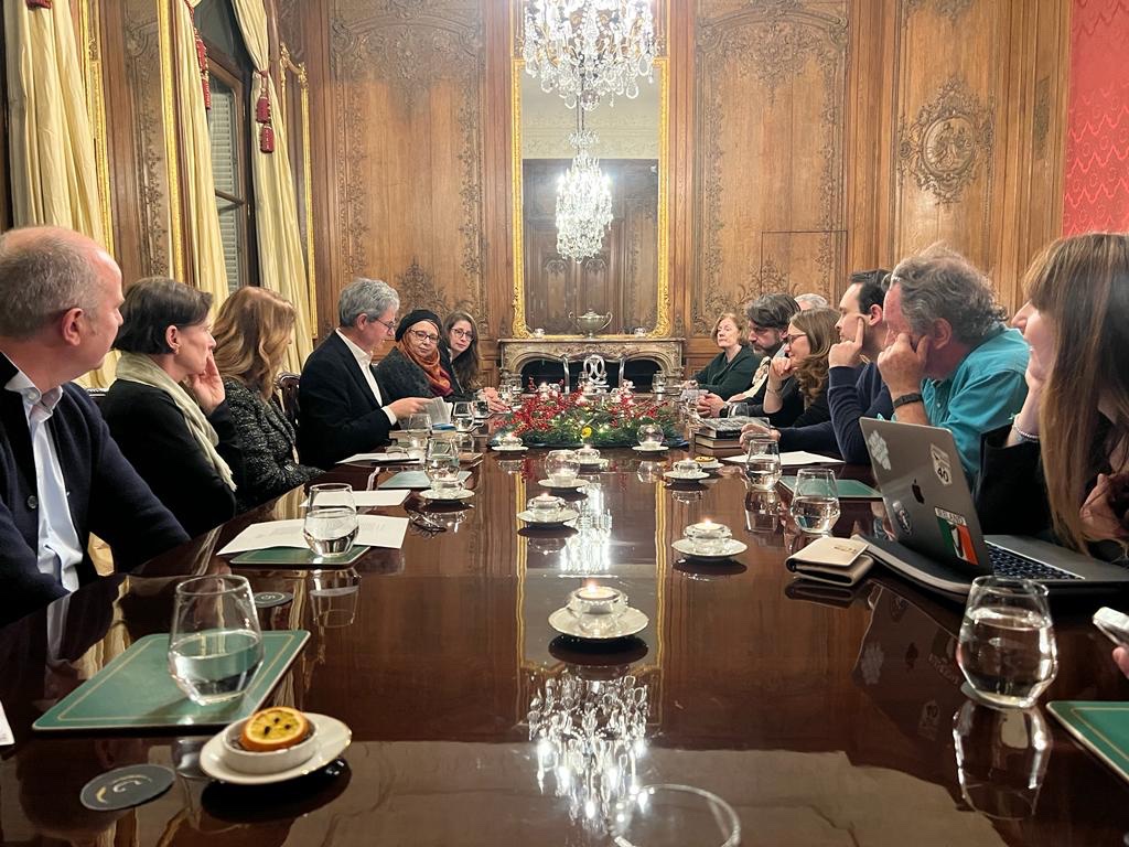 Une soirée littéraire avant le Solstice avec <a href="/CIrlandais/">Cercle littéraire irlandais</a> : un moment pour célébrer le pouvoir consolateur des mots, alors que nous attendons le retour de la lumière.