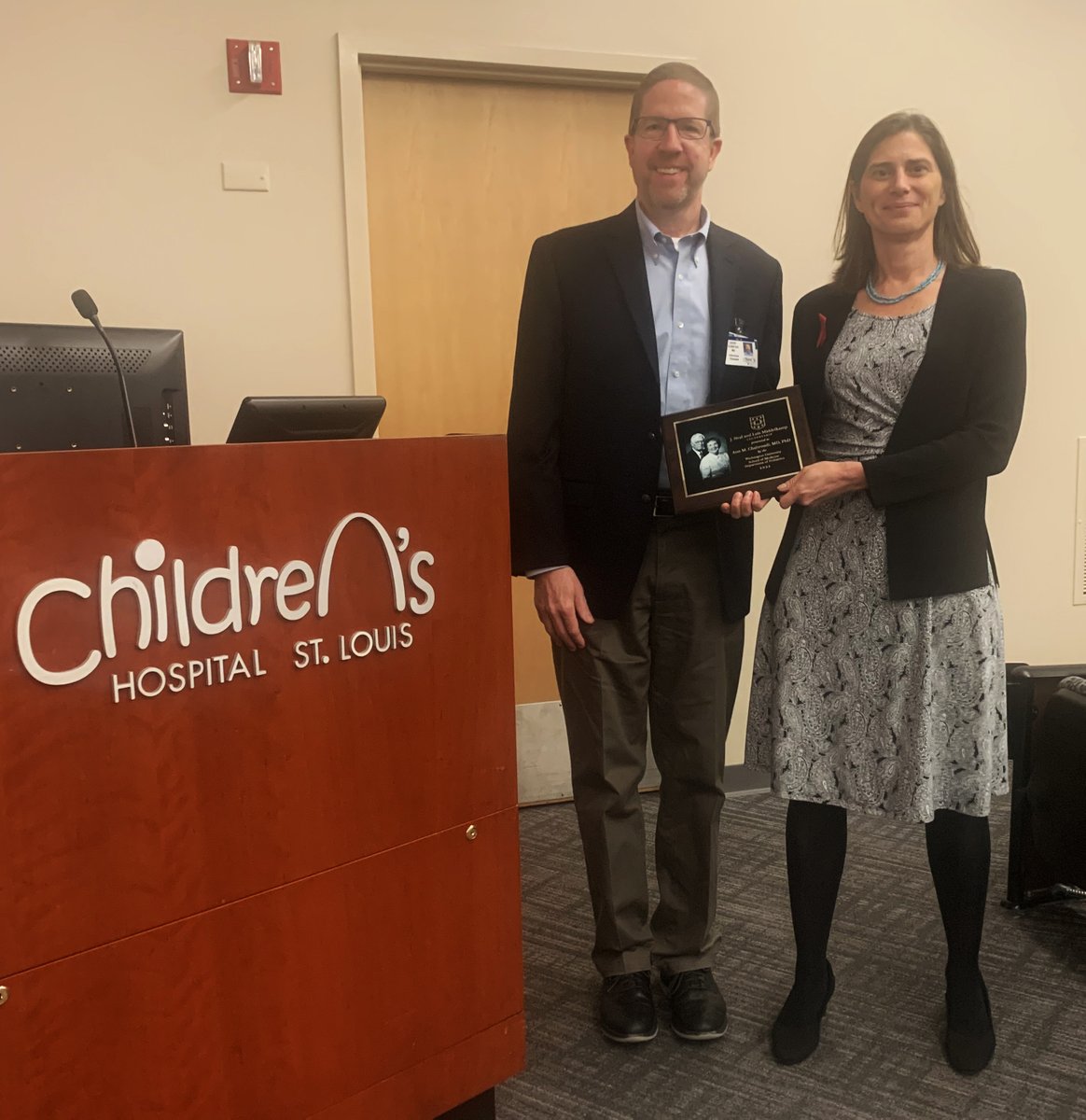 We were excited to welcome @AnnChahroudi to deliver the annual Middelkamp Lecture in Peds ID at @WUSTLPeds last week! Her HIV studies are impressive, and our fellows and faculty loved talking with her. Thanks Ann!