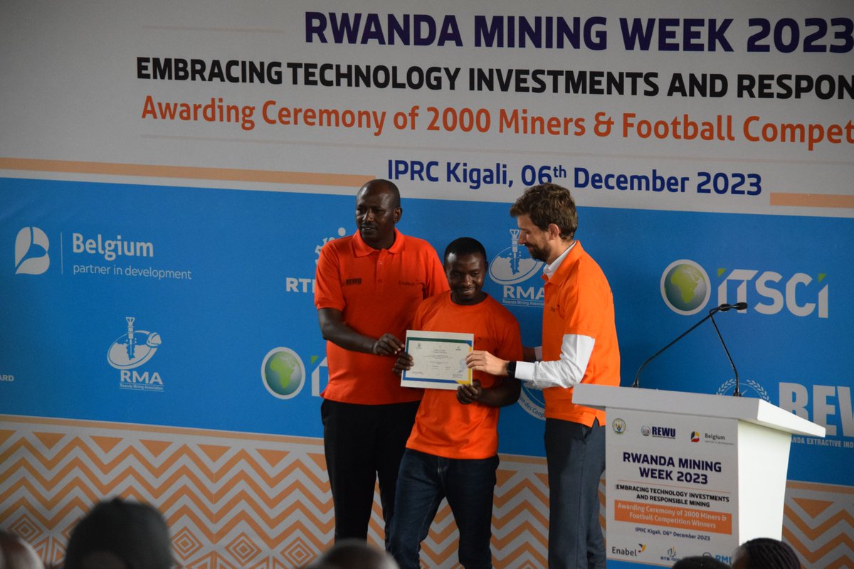 REWU & partners, @RwandaLabour, @RwandaMinesB @RTB_Rwanda, @EnabelinRwanda and Mining companies celebrated RPL graduation ceremony for 2000 mineworkers, including 1772 men & 228 women. Recognizing their skills & achievements in the mining industry. #SkillsRecognition