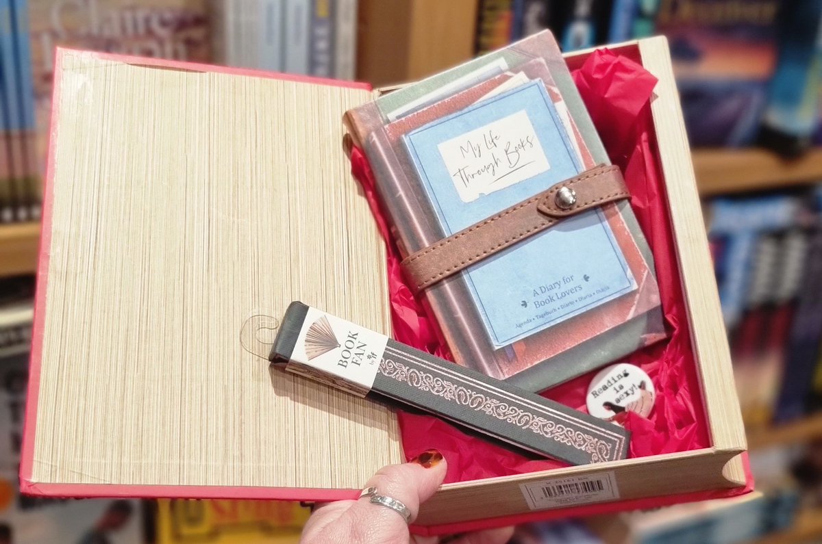 BridgeBooksDro1's tweet image. Need a gift for a book lover but not sure what they've read? I can make you up a little book gift box with bookish bits. Suitable for all budgets. I promise I won't even eat the chocolate...