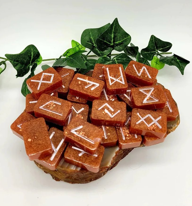 RoverTrade's tweet photo. We are getting closer and closer to having runes in our shop. Starting January, commissions will be open for custom resin runes. They come in a pouch and guide book. https://t.co/aMO0biJI7y