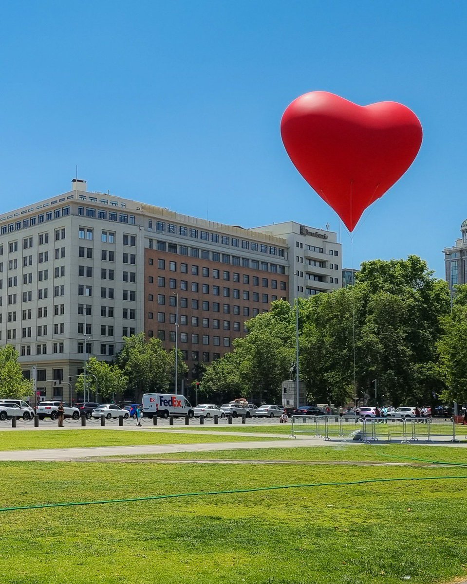 Piñata 🪅, Gran Amigo🧎‍♂️, Bola Disco 🪩 y Corazón ♥️ te esperan hasta este 10 de diciembre para compartir la alegría en la ciudad. 😊 #HechoEnCasaFest
Invita: <a href="/Gob_Santiago/">Gobierno de Santiago</a>