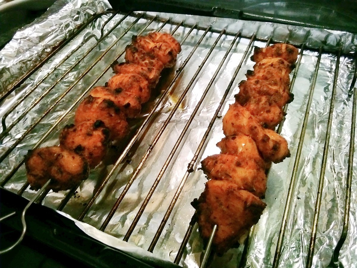 IIIRFIII's tweet image. Pre-match scran.
Spicy BBQ chicken subs.
Brioche rolls, fried onion, garlic mayo &amp;amp; sweet chilli sauce. #DoneIn 😵