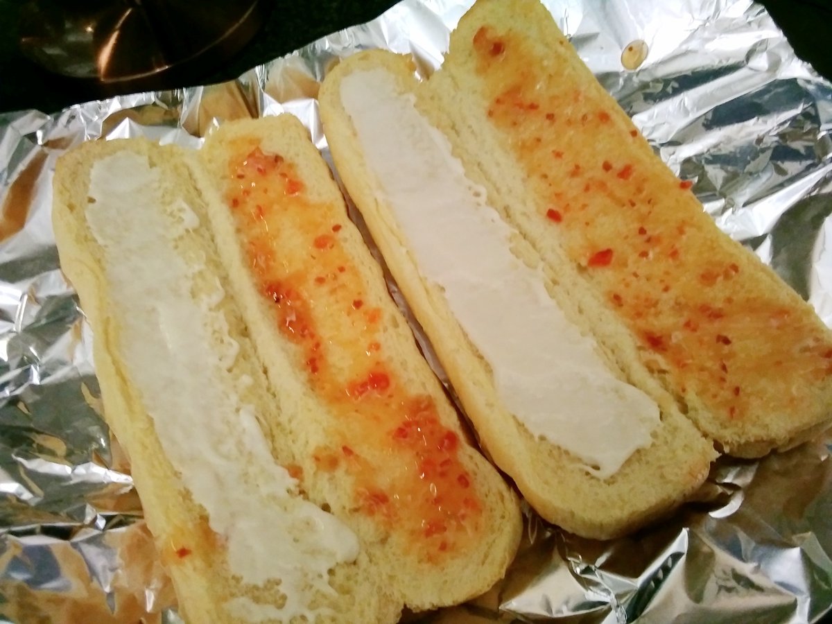 IIIRFIII's tweet image. Pre-match scran.
Spicy BBQ chicken subs.
Brioche rolls, fried onion, garlic mayo &amp;amp; sweet chilli sauce. #DoneIn 😵