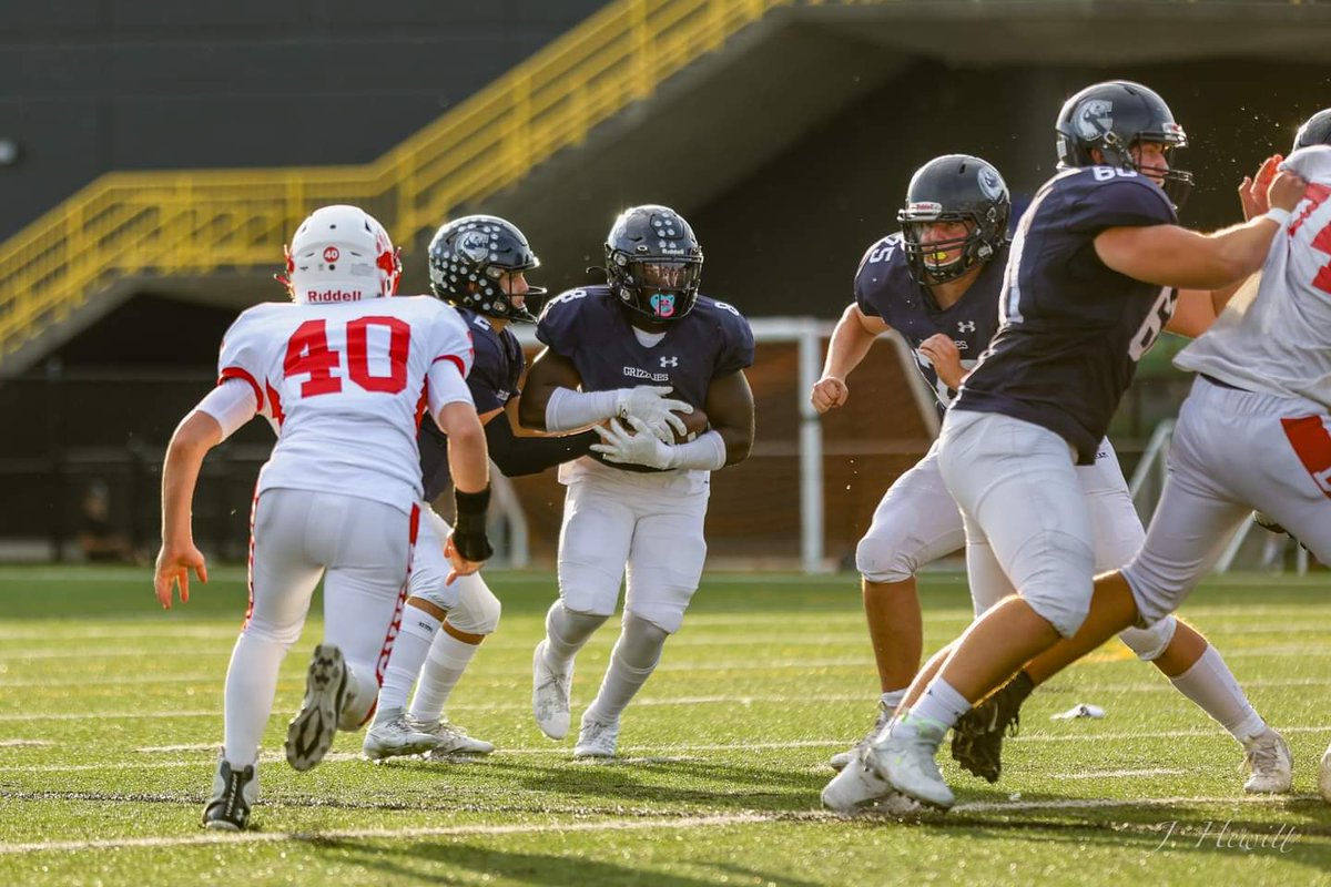 Check out my Senior Season Highlights. 
5'11 / 215 LBS / 3.8 GPA / 700 Yards, 80 ATT, 12 TDs, 9 GP / 11 Sacks / 43 Tackles 
hudl.com/athlete/151857…