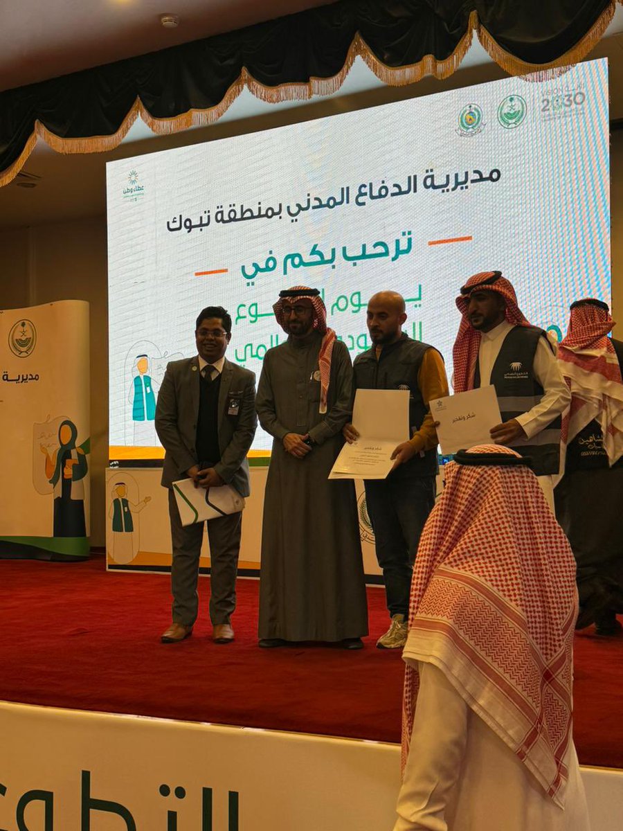 WajehHealth's tweet photo. قدم الرئيس التنفيذي للتجمع الصحي بمنطقة تبوك الدكتور عبدالإله محمد الحديثي شهادة شكر وتقدير لمشرف التطوع الصحي شاهر محمود البلوي ��ظير جهوده وتميزه في الاشراف والتنظيم على الفرصة التطوعية لعام 2023 
تهنانينا للزميل شاهر ومزيداً من التقدم والازدهار https://t.co/kEm6Fx3Wvc