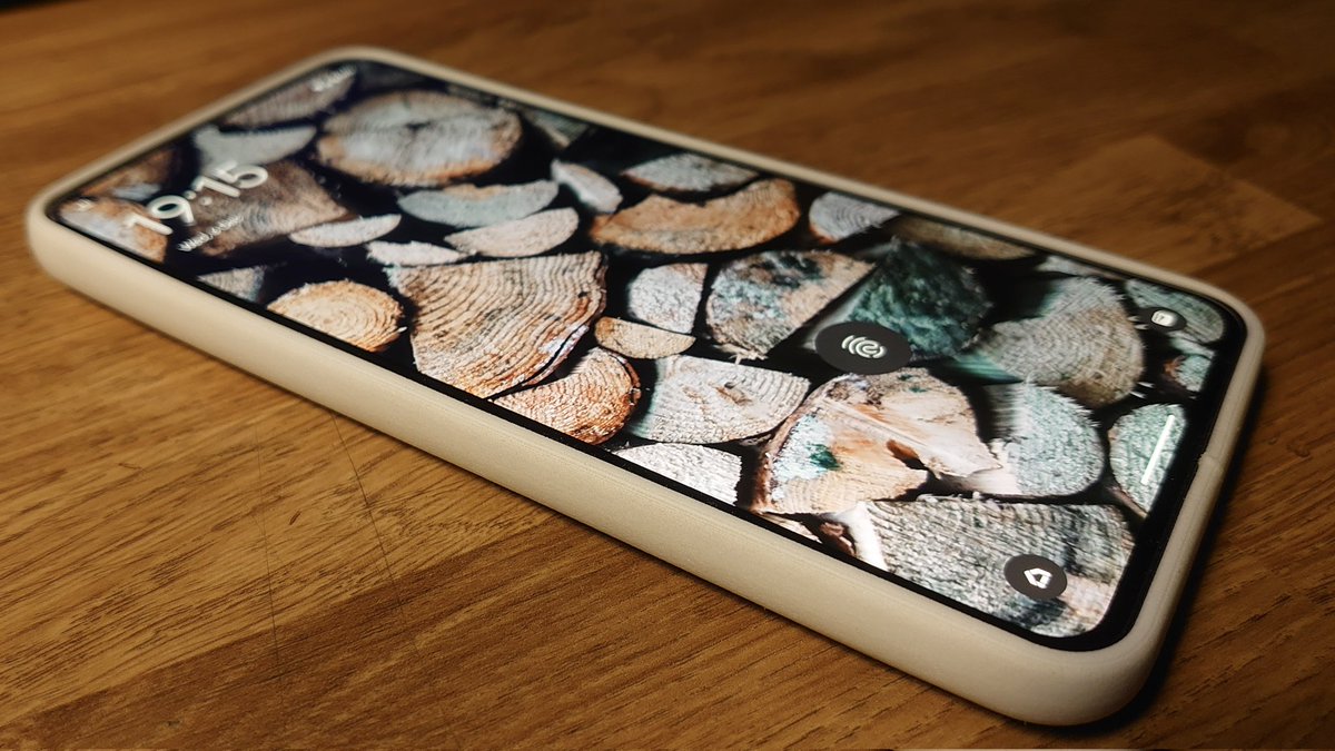Adam0x59's tweet photo. #Pixel8Pro - A case prototype. #varioShore natural 220°C Extrusion Multiplier: 0.6 - Some shrink, but solvable, such material, well done @ColorFabb! https://t.co/QTFqaJovBf