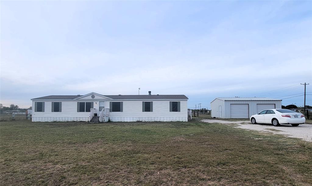 $315,000 Chinaberry Ln in #Joshuatx #forsale ! Beautiful quiet property #singlefamilyhome in #northtexas. 4 Bed/2 bath. 817-744-7789 for more info or info@ponderosarealtors.com 

Don't miss out!  

#texasrealestate #inmobiliaria #casas #northtexasrealtor #dfwrealestate