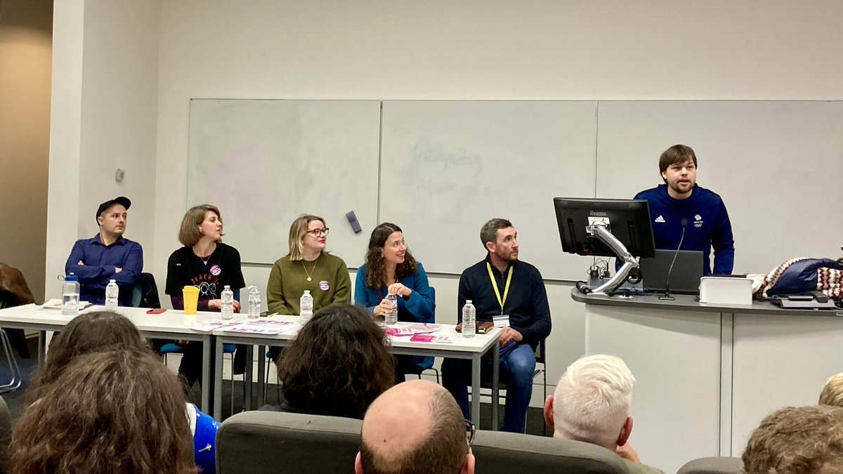 #Oxford @BrookesUCU (University and College Union) met with staff and students to discuss upper management’s shameful plot to increase profits by sacking 48 educational staff. National @UCU General Secretary Jo Grady pledged full support for the local branch.
#StoptheSHAMcuts