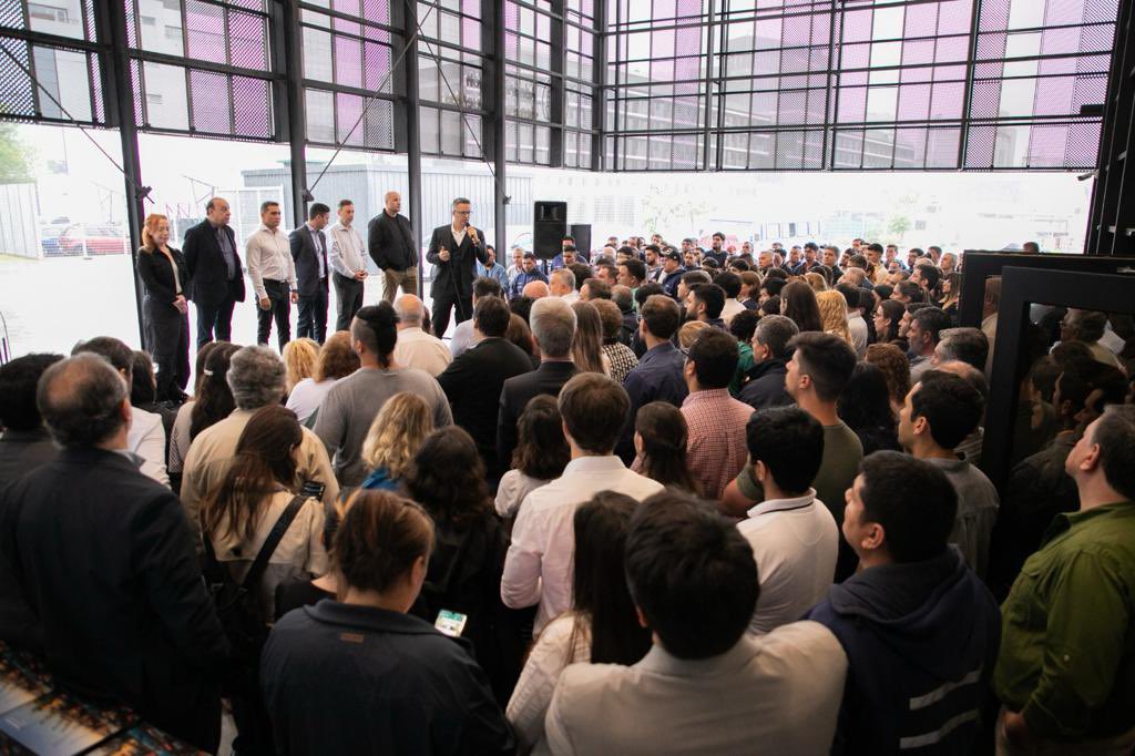 Hoy tuvimos el encuentro de despedida del año junto a las compañeras y los compañeros de <a href="/AGPuertos/">AGP</a>. Realizamos un balance de los 4 años de gestión, destacamos los logros conseguidos por las y los trabajadores de la empresa y pensamos los nuevos desafíos que tenemos por delante.