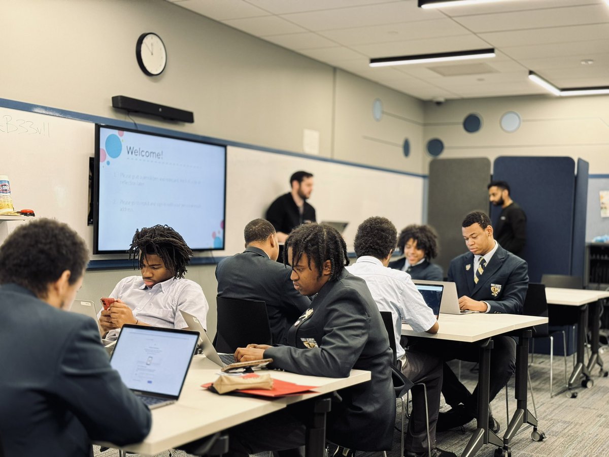 clydevanel's tweet image. I’m truly excited to help sponsor our local school  @Eagle_SEQ to get a tour at @Google with #googlecodenext and to work on machine learning. 

Google&apos;s Code Next program works with high schoolers to cultivate the next generation of Black, Latinx and Indigenous tech leaders.