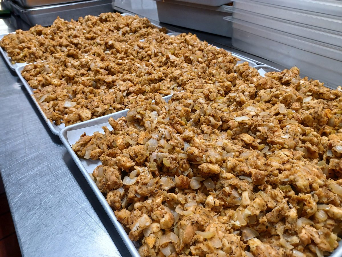 CheeseCurds's tweet photo. Are you wondering what the secret is to making our Turkey Dinner Poutine sooo darn good? It's quite easy actually. We roast real turkeys & make our stuffing from scratch in house, using PEI fresh cut fries & Quebec cheese curds.
#turkeydinnerpoutine #madeinhouse #itsworththewait https://t.co/elX3Hv1JZT