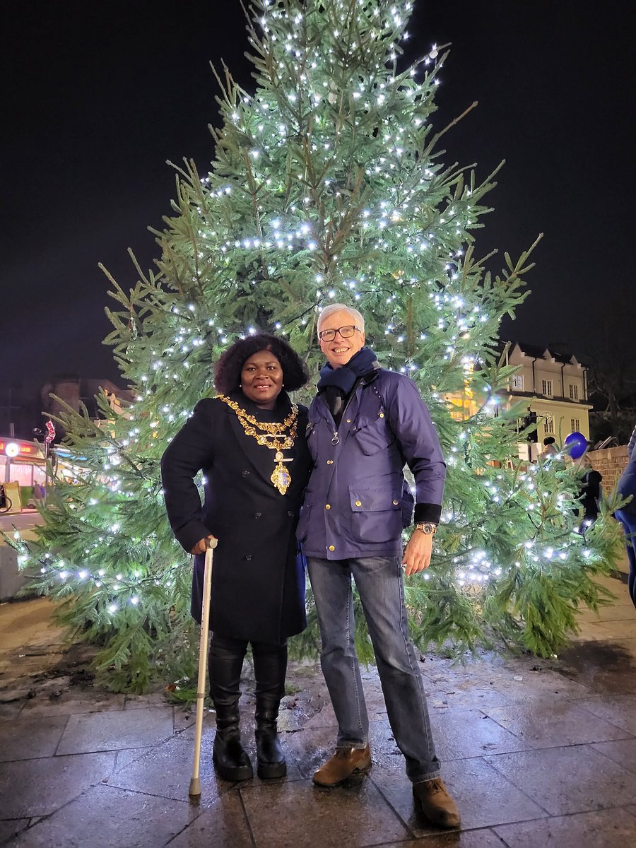 Guy_Humphries's tweet image. Great evening for the Southfields Christmas lights switch-on! 
Thanks to Madam Mayor of Wandsworth for attending &amp;amp; All England Club for their sponsorship.
Fab choirs from our schools &amp;amp;  stalls from local businesses made it feel really festive!