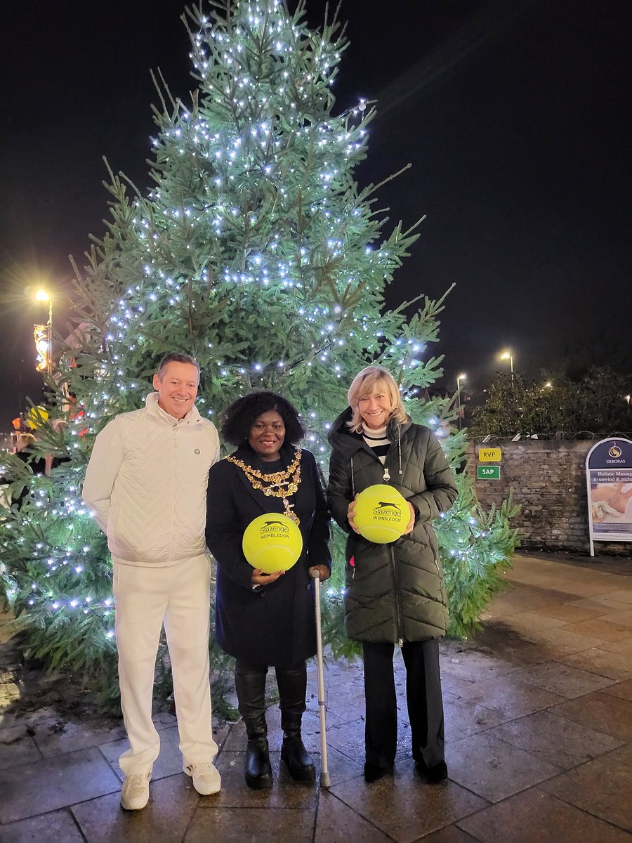 Guy_Humphries's tweet image. Great evening for the Southfields Christmas lights switch-on! 
Thanks to Madam Mayor of Wandsworth for attending &amp;amp; All England Club for their sponsorship.
Fab choirs from our schools &amp;amp;  stalls from local businesses made it feel really festive!