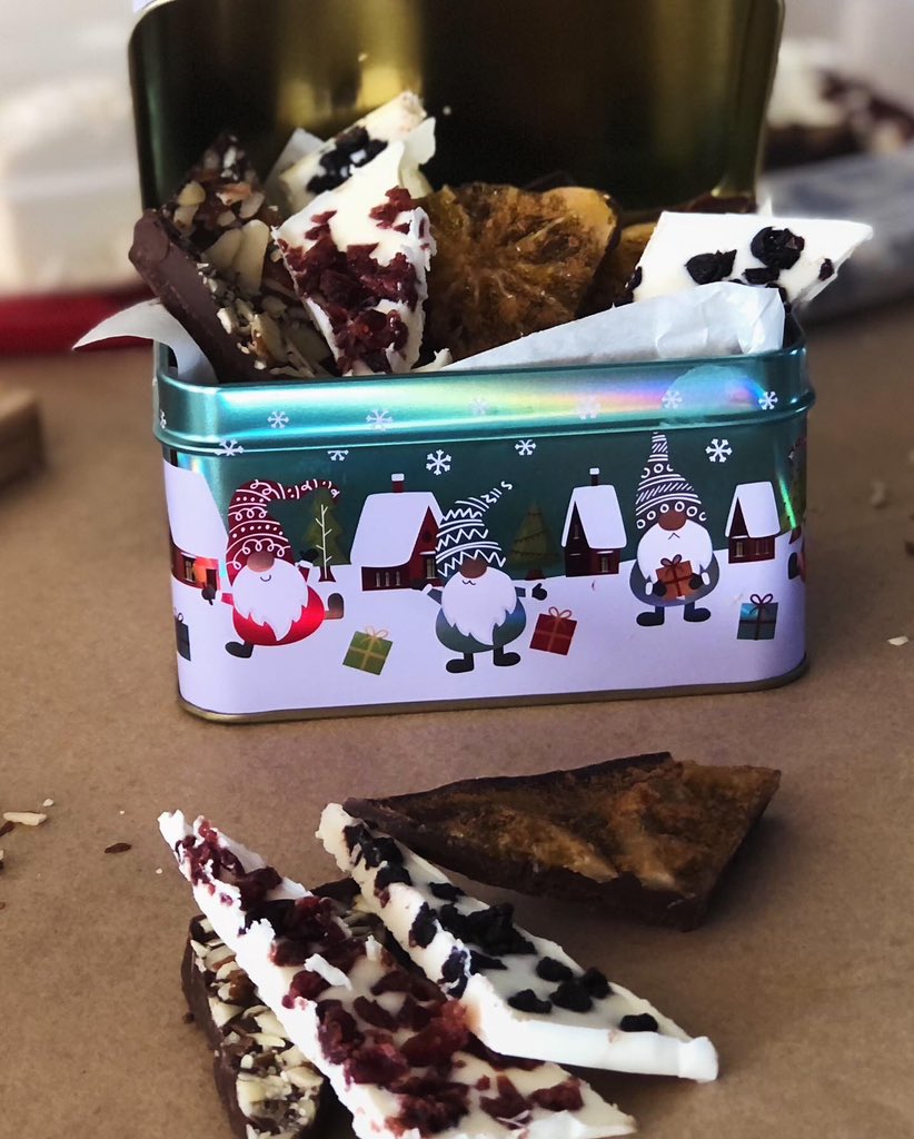 Ristrettoplace's tweet photo. Caja Barks 16 piezas $9

Sabores:
- Chocolate Almendras
- chocolate naranja
- chocolate blanco con arándanos rojos
- chocolate blanco con arándanos azules

Ordena tus regalitos Navideños con tiempo al WA 7934-6089
#ristretto #chicolatelovers #regalitosnavideños https://t.co/MVJs9T6L8h