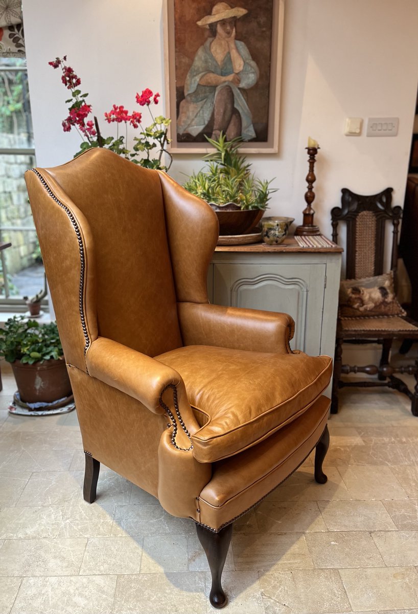 LeatherChairsUK's tweet image. A Leather Chairs of Bath Leather Queen Anne Wing Chair
#wingchair #leatherwingchair #queenannewingchair #leatherclubchair #englishwingchair #leatherchairsofbath #leatherchair #cabriolelegs #clubchair #englishleatherchair #queenannefurniture