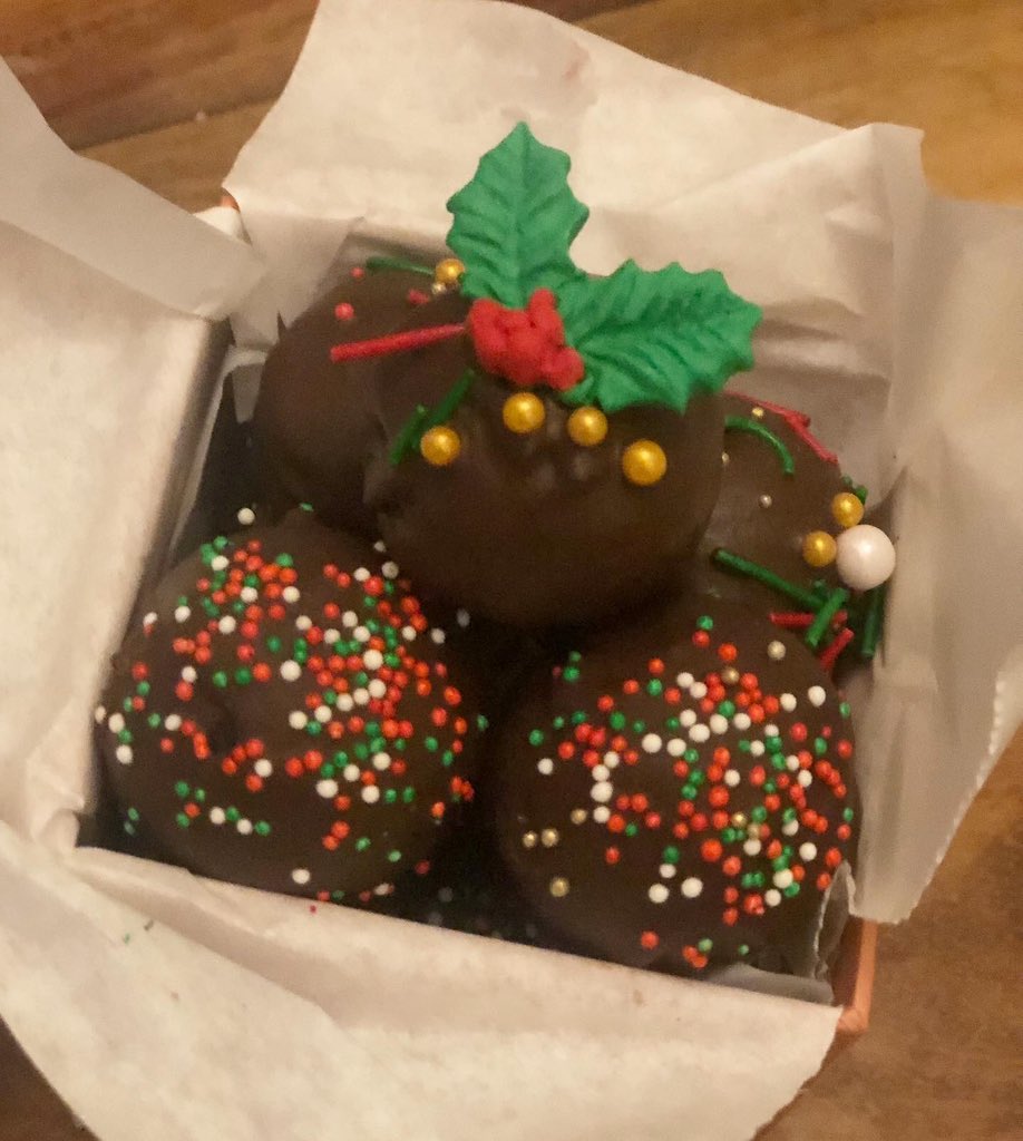 Ristrettoplace's tweet photo. Trufles $13
15 unidades.

Sabores: 
- zanahoria con semillas
- vainilla con almendras
- chocolate con ganache de chocolate

Ordena con tiempo tus regalitos navideños al WA 7934-6089

#ristretto #trufas #regalitosnavideños #chocolatelovers https://t.co/dWC9Lenzpz