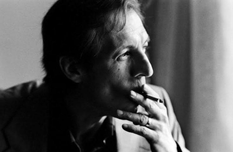 📖 «—Cuando alguien empieza por decirme: “Te voy a ser franco…” los pelos se me ponen de punta —dice Luder—. Adivino que me va a tirar a la cara alguna verdad brutal. Con lo agradable que es vivir en un delicado engaño». 
📚 #JulioRamónRibeyro 
«Dichos de Luder» (1989) #Perú