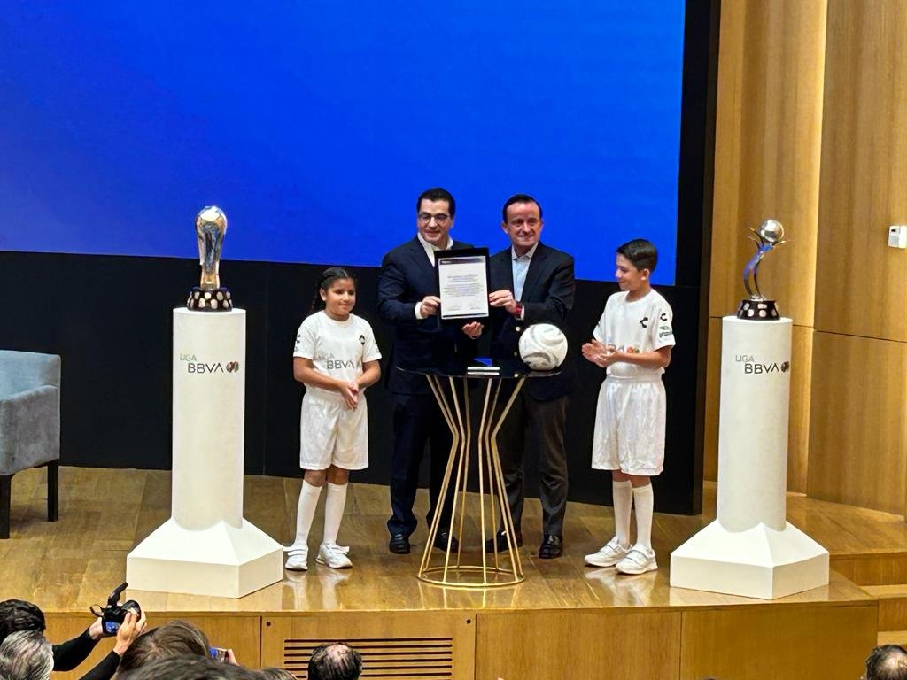 buenrostrochema's tweet photo. ¡10 años jugando juntos!

BBVA y Liga BBVA MX cumplen 10 años colaborando en el crecimiento, desarrollo y exposición de nuestra Liga. Además de reafirmar este compromiso durante 3 años más. https://t.co/7IjmjWOGci