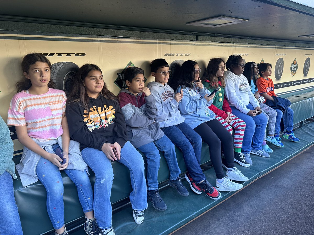 Oaks Owls at Minute Maid. What a time! Press boxes, dugouts, Diamond level, amazing field trip! Memories that will last a lifetime.  <a href="/HumbleISD_OE/">Oaks Elementary</a>  We even got to see player Luis Garcia throwing pitches as he recovers from surgery. <a href="/astros/">Houston Astros</a>  #dontsteponthegrass